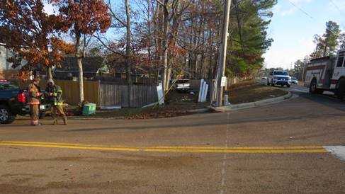 Man dies after pickup truck crashes into tree