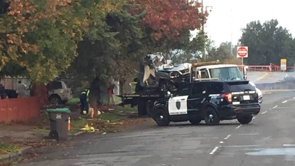 Driver killed after crashing into tree in Stockton