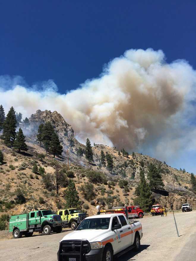 I80 near Truckee reopens as wildfire burns nearby