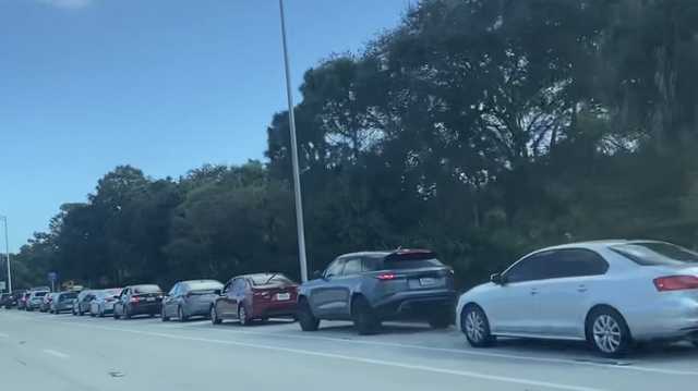 Several-hour lines at some Palm Beach County COVID-19 testing sites as centers reopen following holidays - Vimarsana News