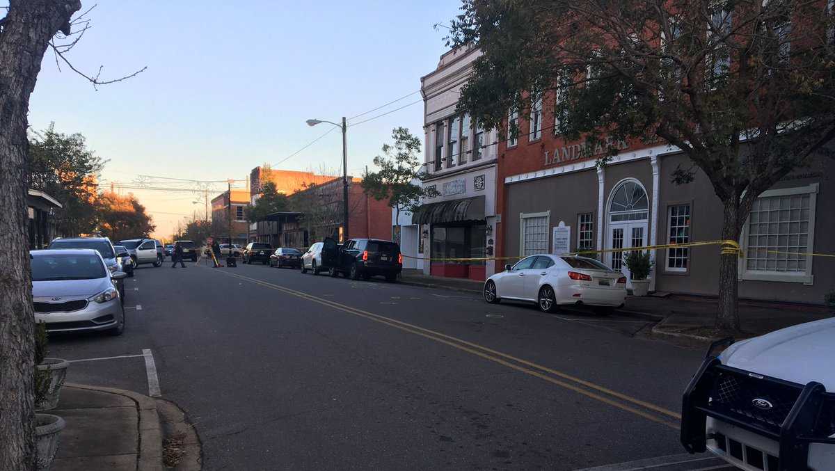 Tricounty district attorney survives "ambush" shooting in Demopolis; suspect dead