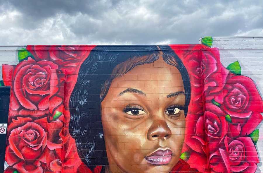 PHOTOS: Murals and memorials for Breonna Taylor spread far beyond ...