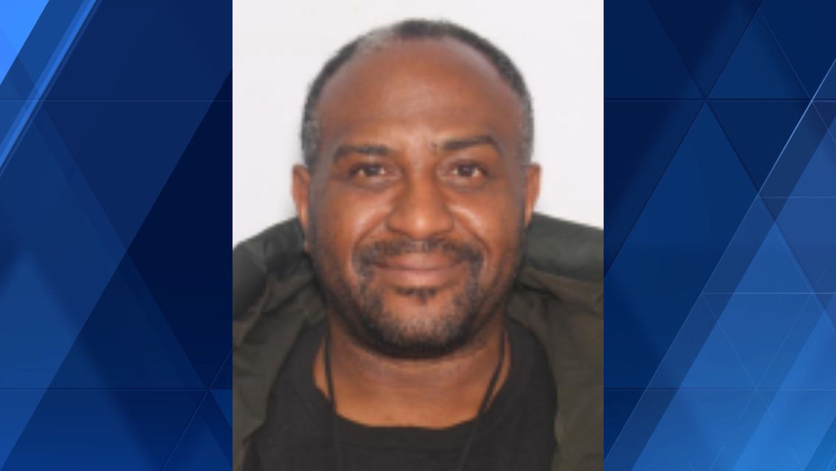 Cincinnati police searching for man wanted for Hyde Park Plaza bank robbery