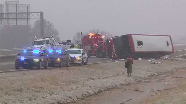 2 dead, 44 injured in DeSoto County tour bus crash, authorities say