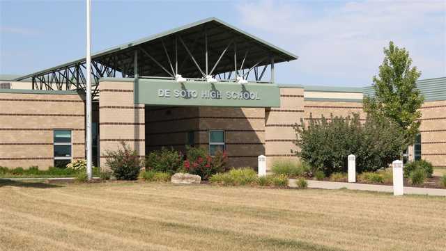 2 guns found in student's vehicle at De Soto High School - Vimarsana News