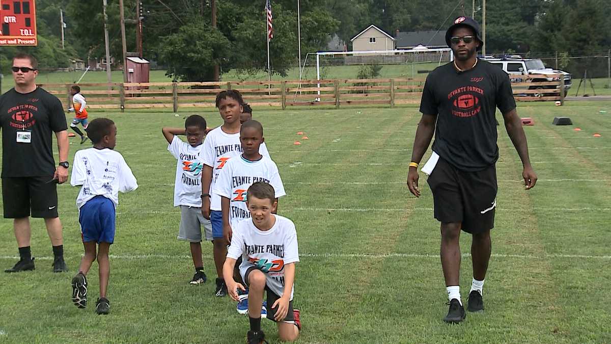 New England's Devante Parker hosts football camp in Louisville