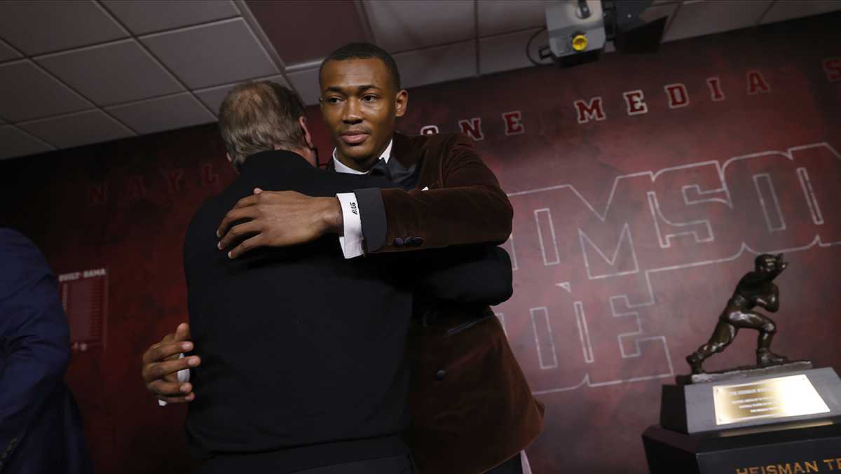 PHOTOS: DeVonta Smith wins 2020 Heisman Trophy