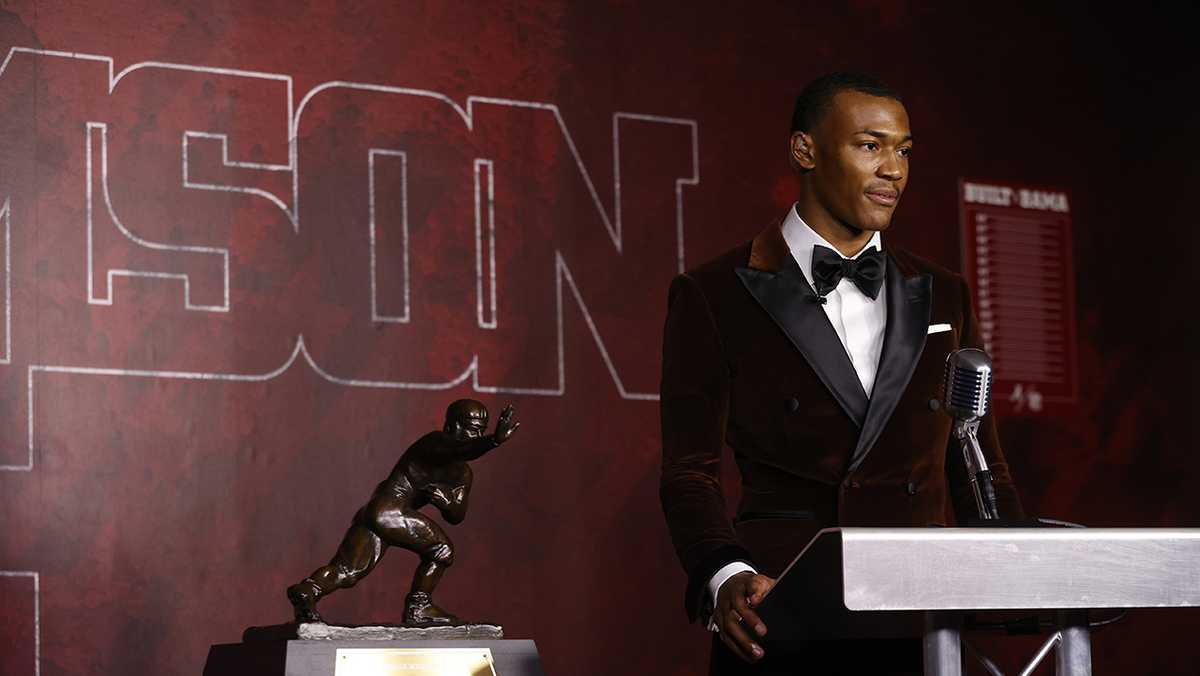 PHOTOS: DeVonta Smith wins 2020 Heisman Trophy