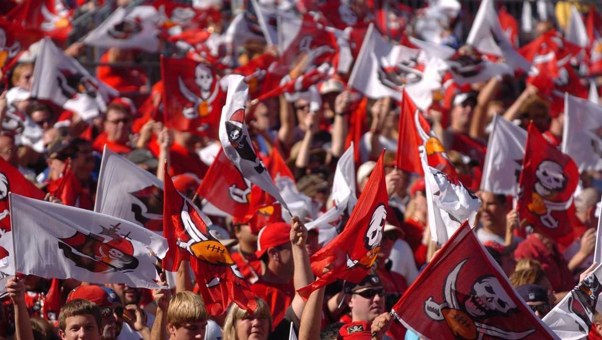 Bucs to hand out free playoff swag to fans in Friday morning drive-thru