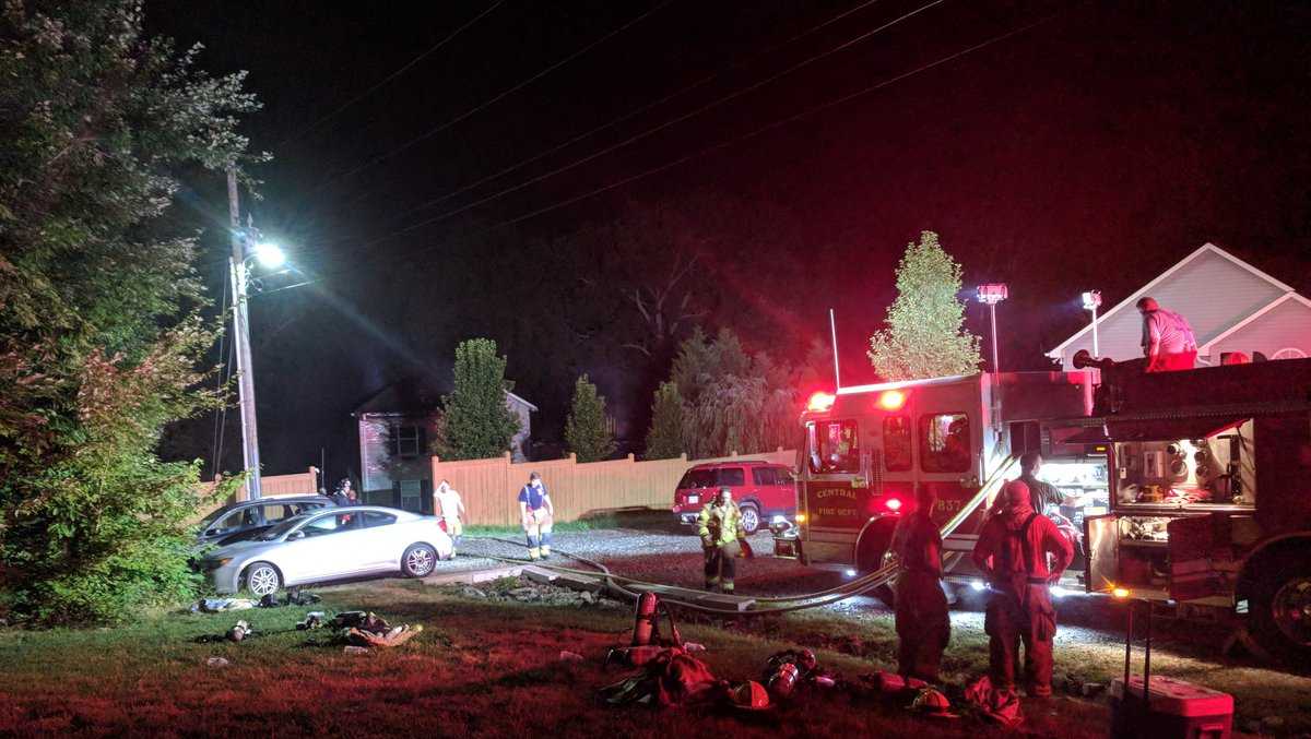 3 escape house fire in Lexington - WXII