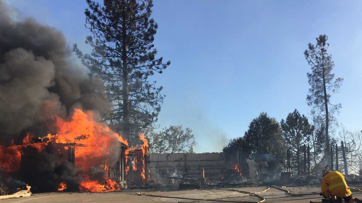 Wildfire destroys at least 9 homes near Lake Oroville