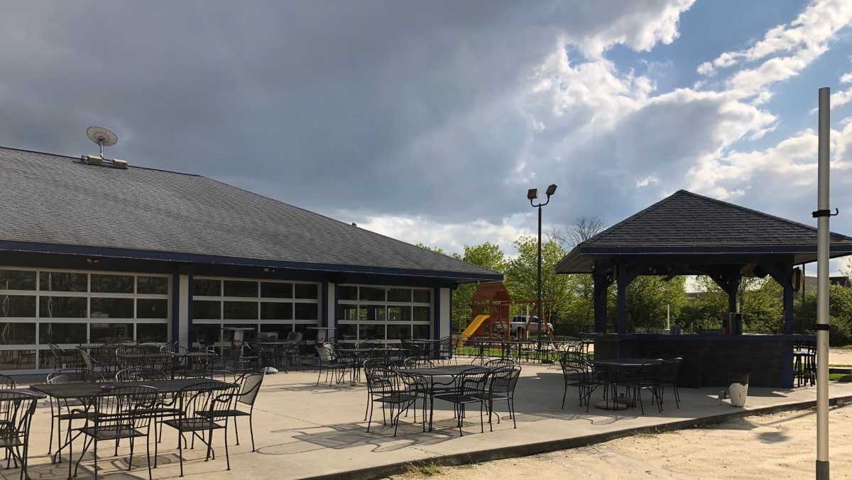 Restaurants Bars Rearrange Layouts To Meet State Requirements