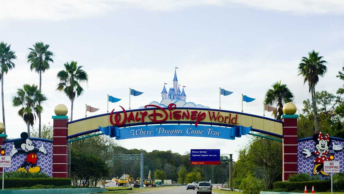 Woman says 6-year-old to blame for loaded gun hidden near Disney entrance 
