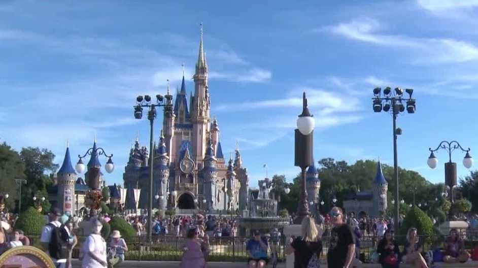 Disney melihat lonjakan izin di tengah kontroversi DeSantis