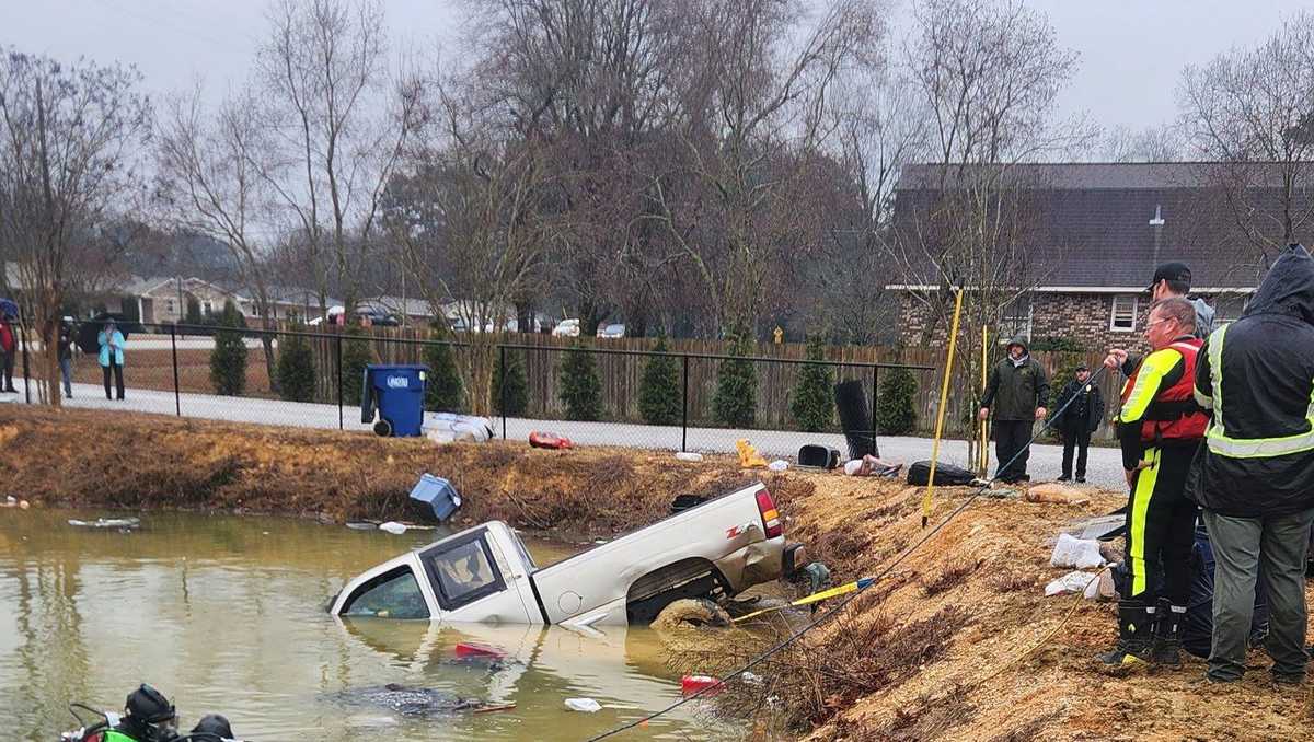 Truck crashes into Gadsden pond, killing 65-year-old woman