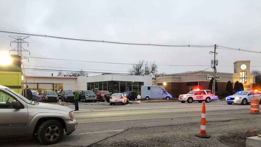 Pedestrian, 6 others injured in multivehicle crash on Dixie Highway