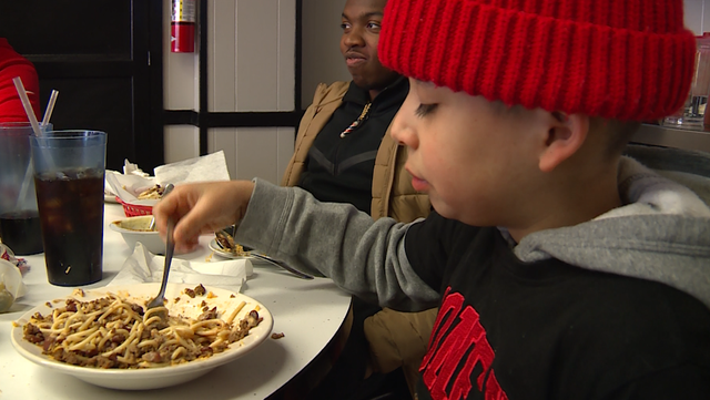 Cincinnati-Kansas City rivalry spills into chili parlors - Vimarsana News