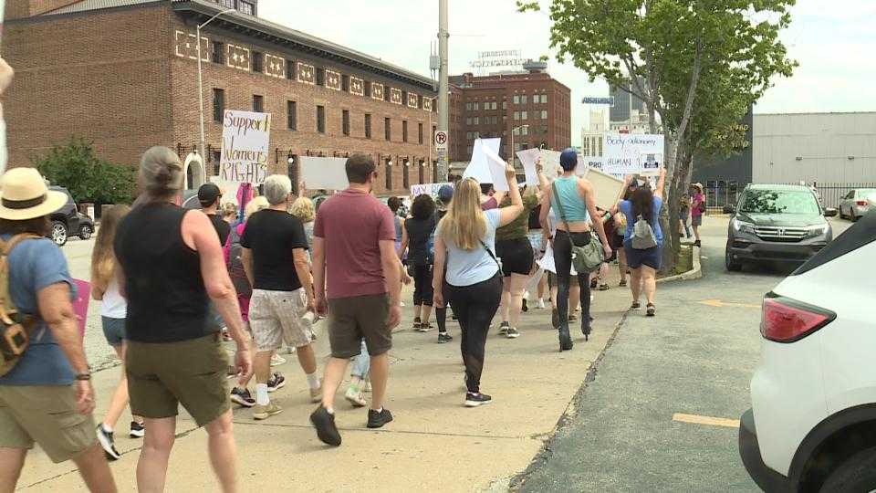 More Than A Thousand Walk To Protest Roe V Wade Reversal