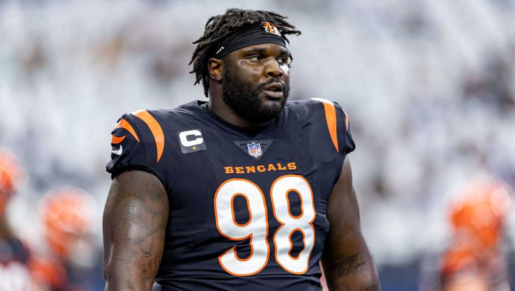 Bengals defensive tackle DJ Reader ruled out with left knee injury 