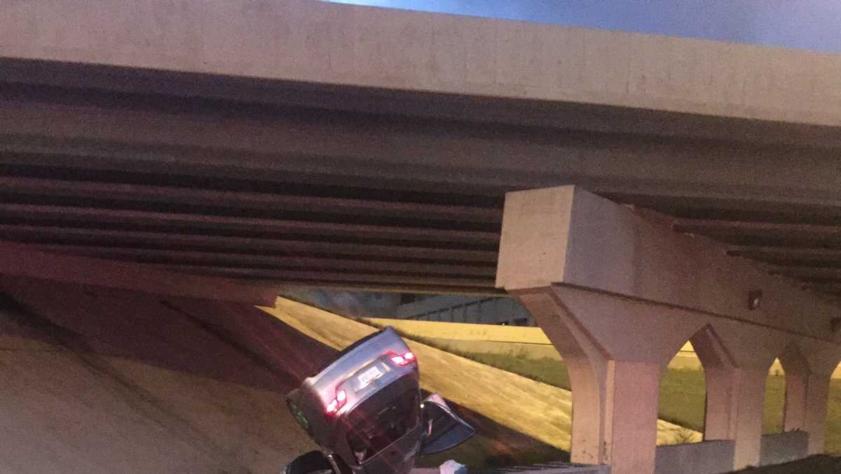 Crash sends 2 people to hospital Monday night