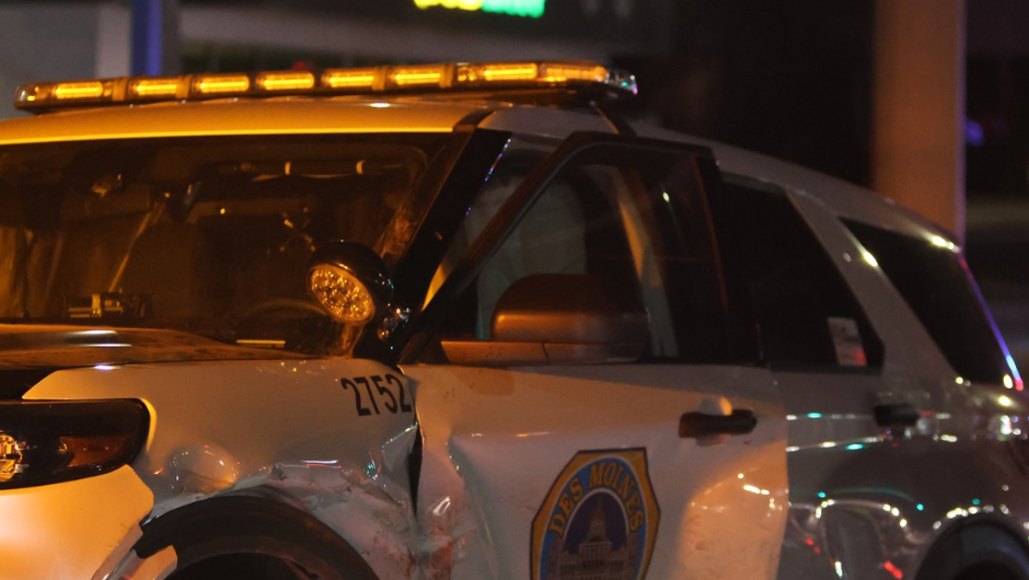 Des Moines police officer hurt in crash with alleged drunk driver