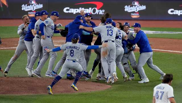 Dodgers top Blue Jays to become first repeat champion in 25 years