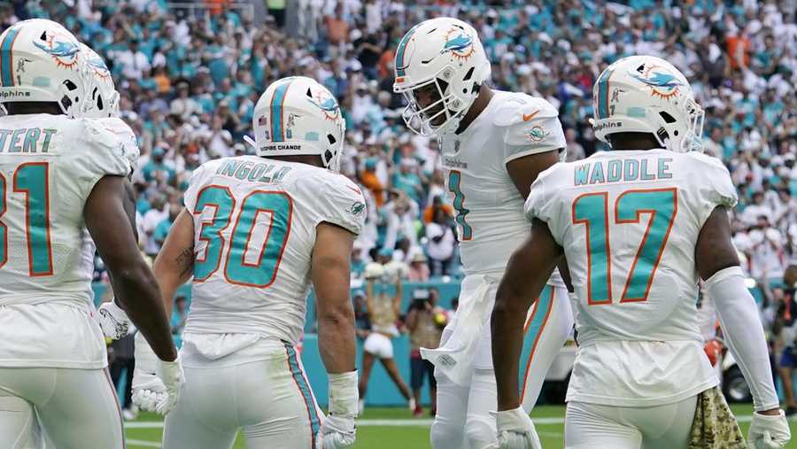 Tagovaila stays hot, throws for 3 TDs, Dolphins rout Browns