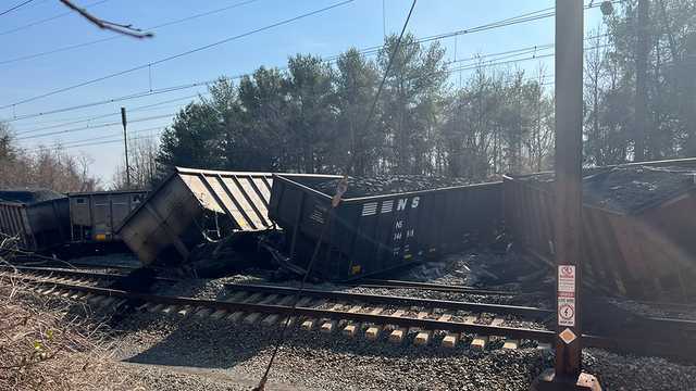 Freight train derailment near Aberdeen suspends Amtrak service - Vimarsana News