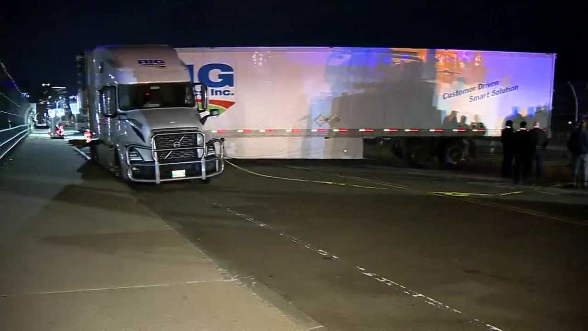 Tractor Trailer Jackknifes On Overpass Above I 93 In Boston 7687