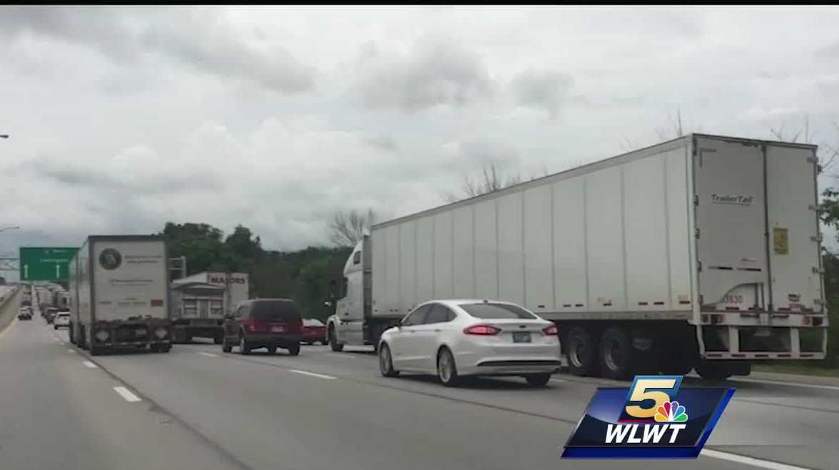 At least 1 dead in crash on I-71 near Kentucky Speedway