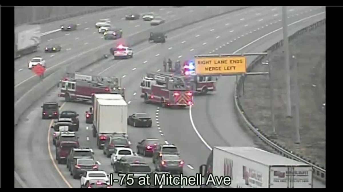 Southbound I-75 reopens at Mitchell Ave. after crash