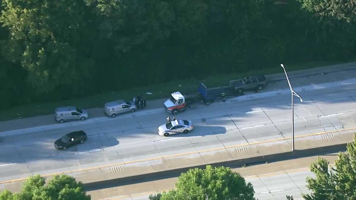 Police: Shooting on Watterson Expressway leaves 1 dead