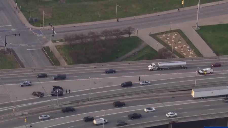 Coroner identifies 31-year-old hit by vehicle on Louisville interstate