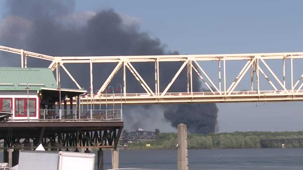 Garage fire in Portland neighborhood produces massive plume of smoke