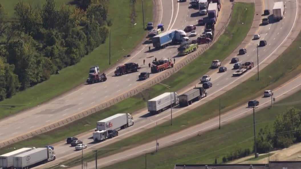 5 hospitalized after 7-vehicle crash on I-65 in Bullitt County