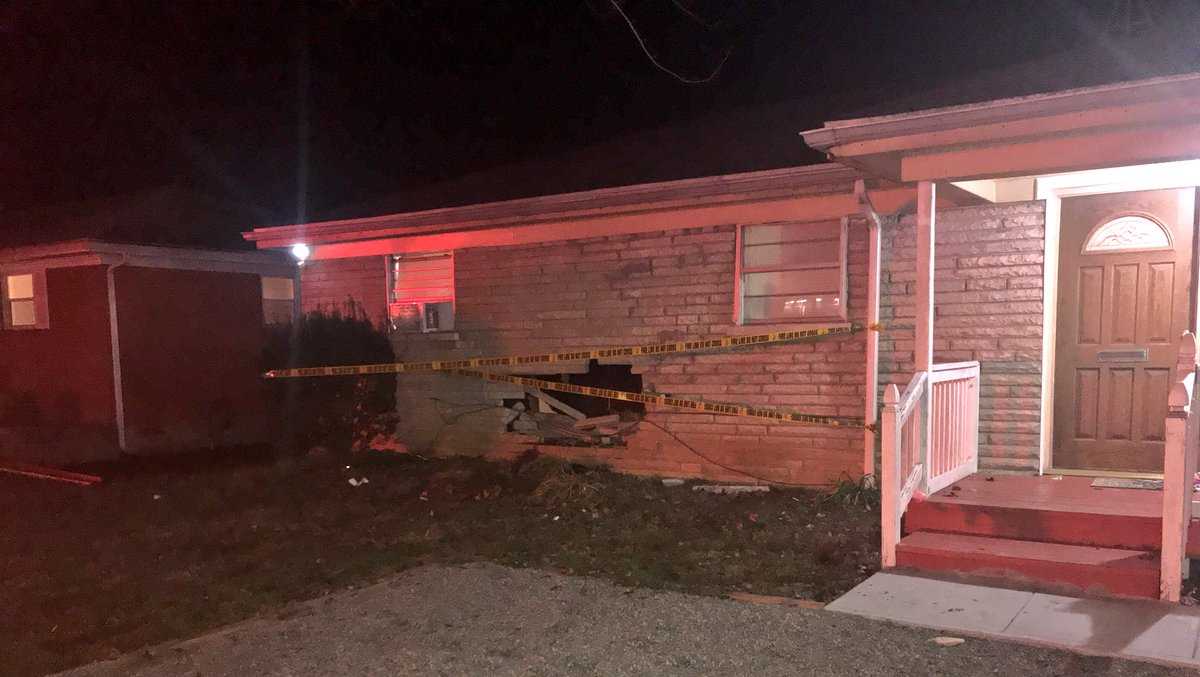 Car crashes into house on Blue Lick Road