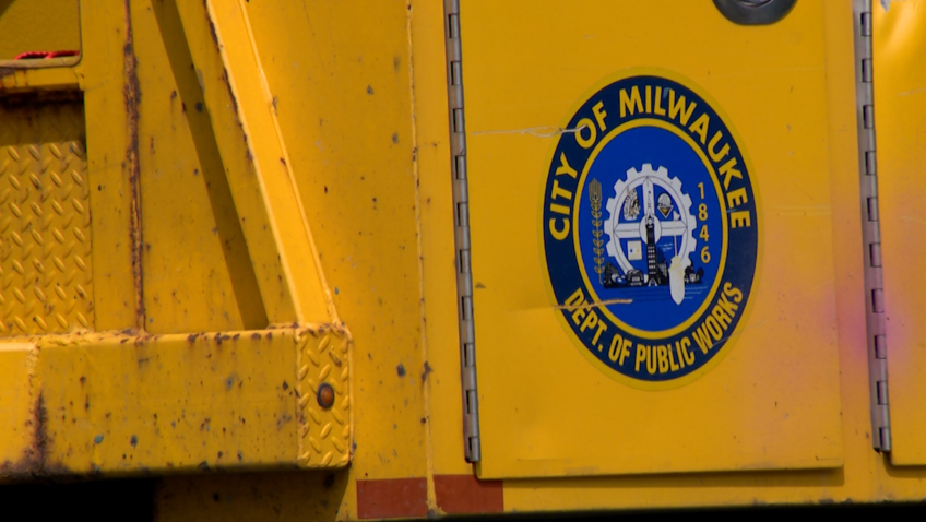 Milwaukee DPW: Garbage and recycling pickup suspended Monday