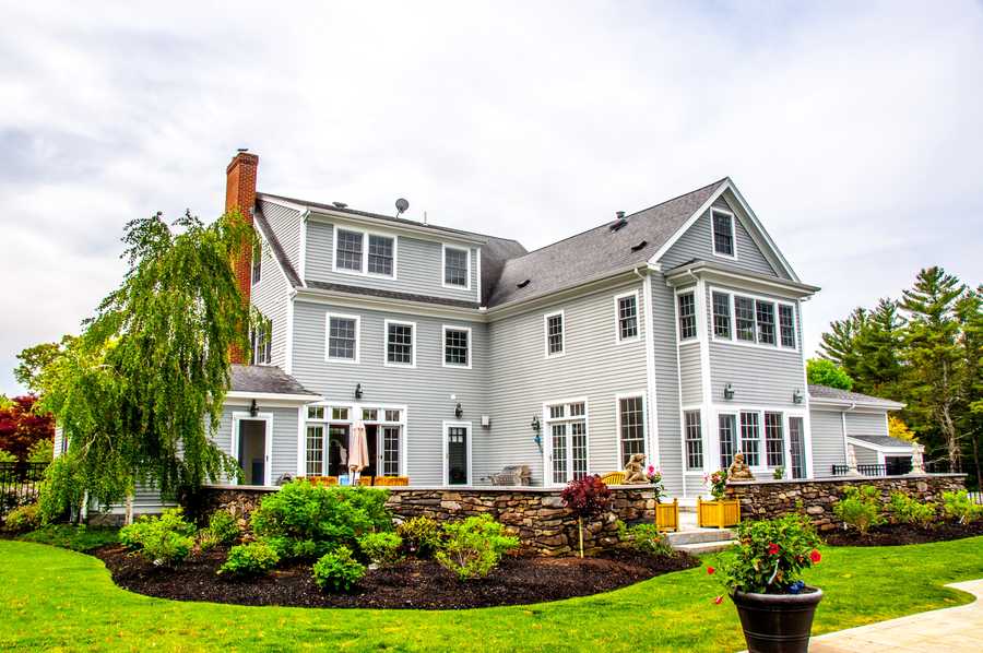 New England country estate on market for 1.62M