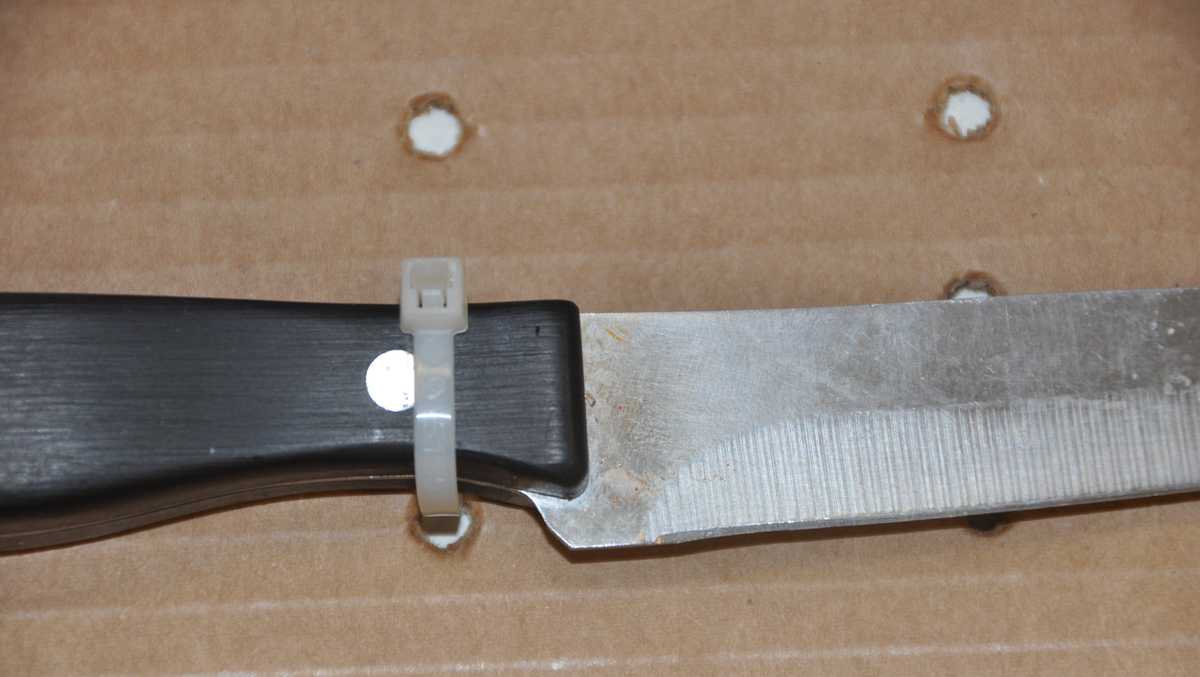 Stabbed Man Knife Set –