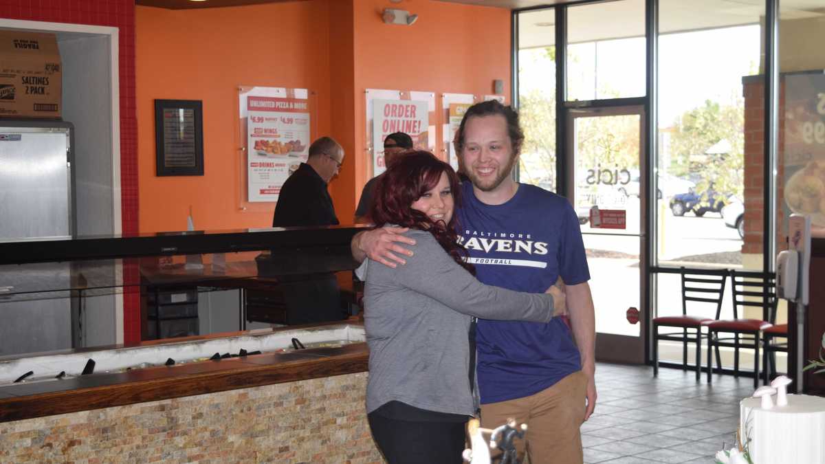 PHOTOS Couple gets married at Florence Cicis Pizza
