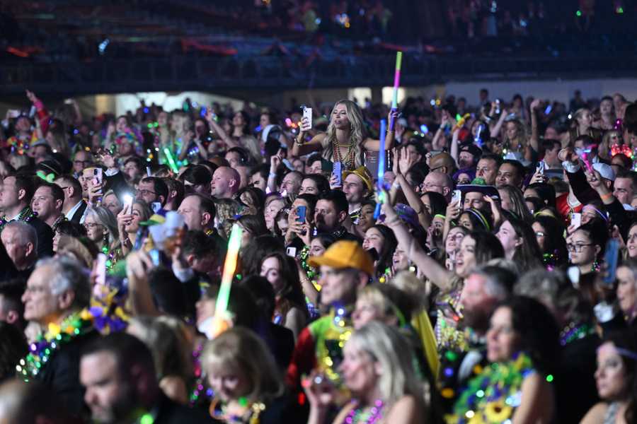 Dianna Ross, Maroon 5 perform in New Orleans Endymion Extravaganza