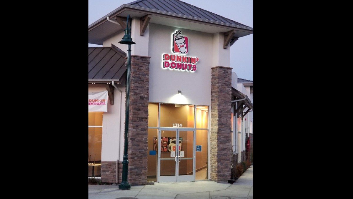 Dunkin Donuts opens in Santa Cruz