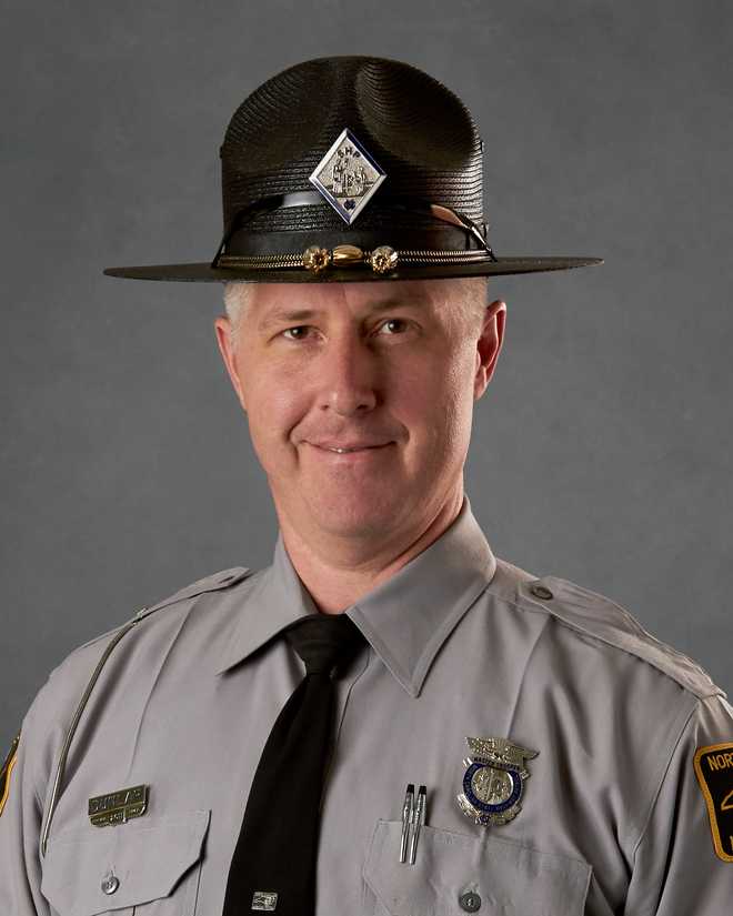 North Carolina: Man points gun at trooper