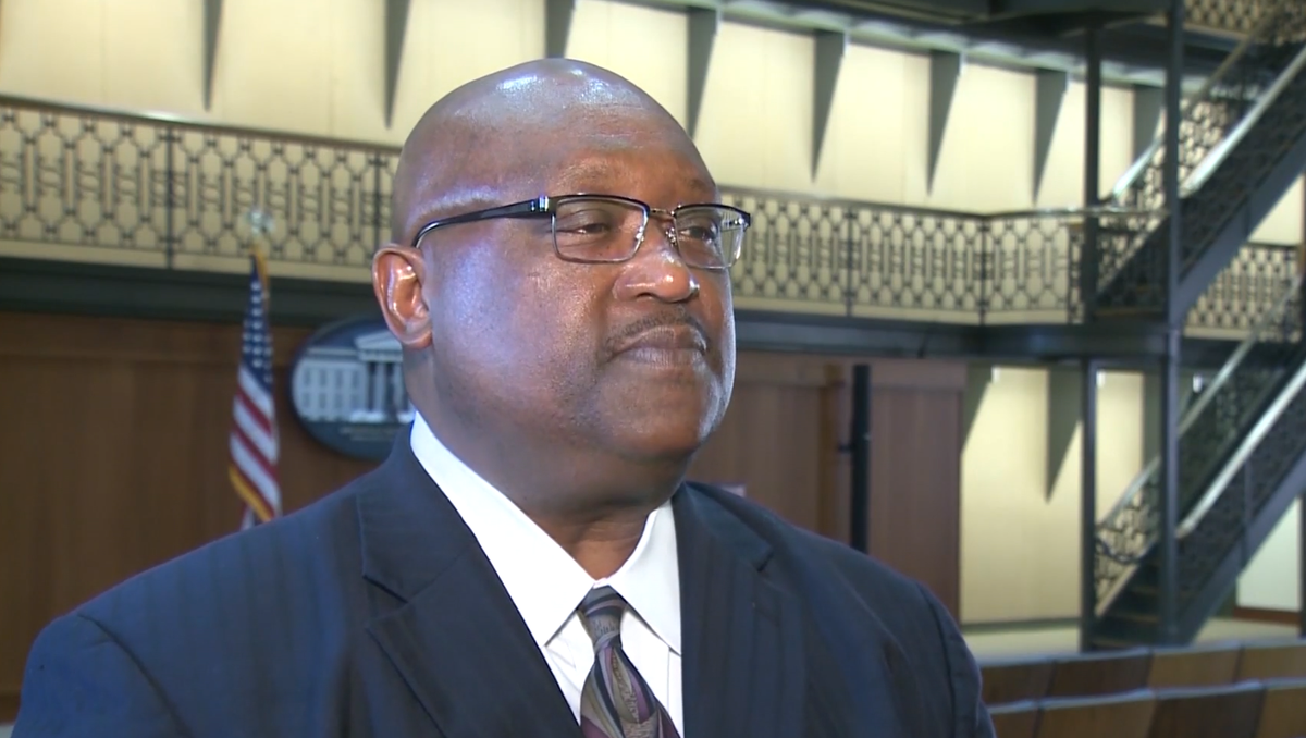 Louisville jail union members back vote of no confidence for jail director