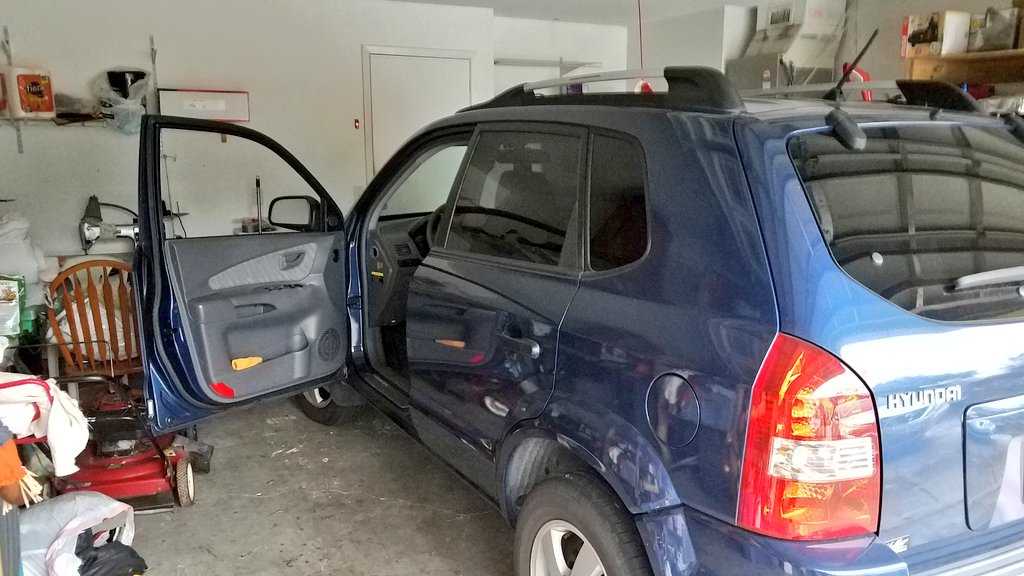 2 exposed to carbon monoxide after woman leaves car
