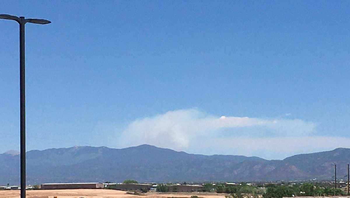Rincon Fire burning in Santa Fe National Forest