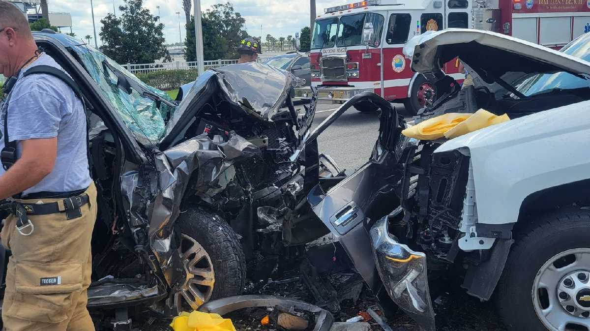 11 people injured after dump truck hits several vehicles on ISB