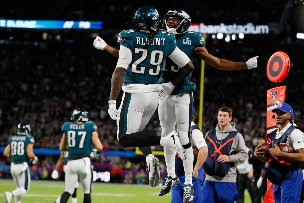 Philadelphia Eagles wide receiver Alshon Jeffery (17), makes a touchdown  catch against New England Patriots cornerback Eric Rowe (25), during the  first half of the NFL Super Bowl 52 football game, …