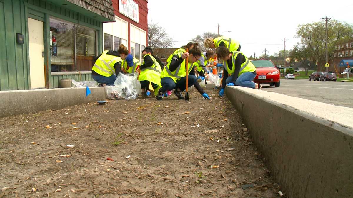 Deadline to volunteer for Iowa's Earth Day Trash Bash nears