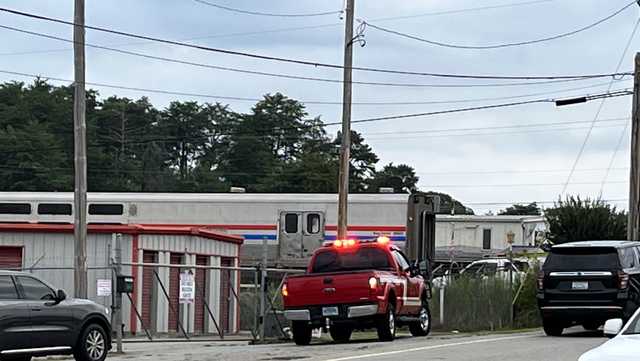 South Carolina officer fatally hit by train while helping person - Vimarsana News